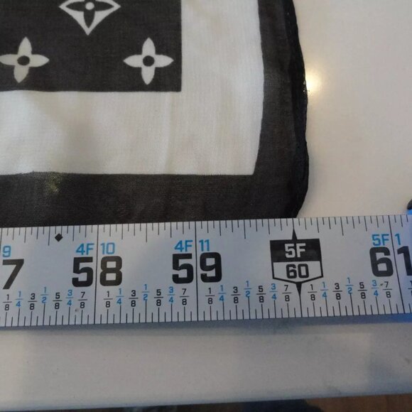 NEW AUTHENTIC RARE 2021 LOUIS VUITTON 100% SILK SCARF SCARVE BLACK WHITE 60"X20" - Picture 6 of 12